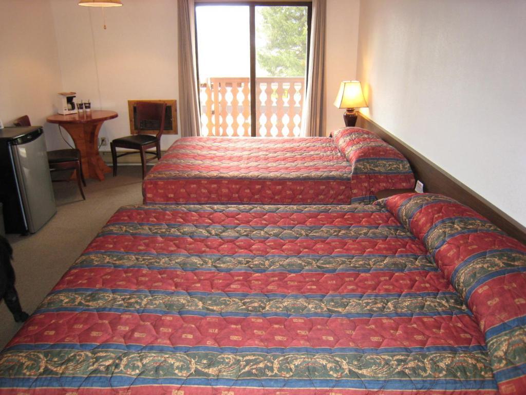 Alpen Motel Radium Hot Springs Oda fotoğraf