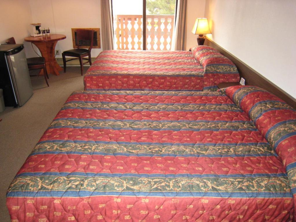 Alpen Motel Radium Hot Springs Oda fotoğraf