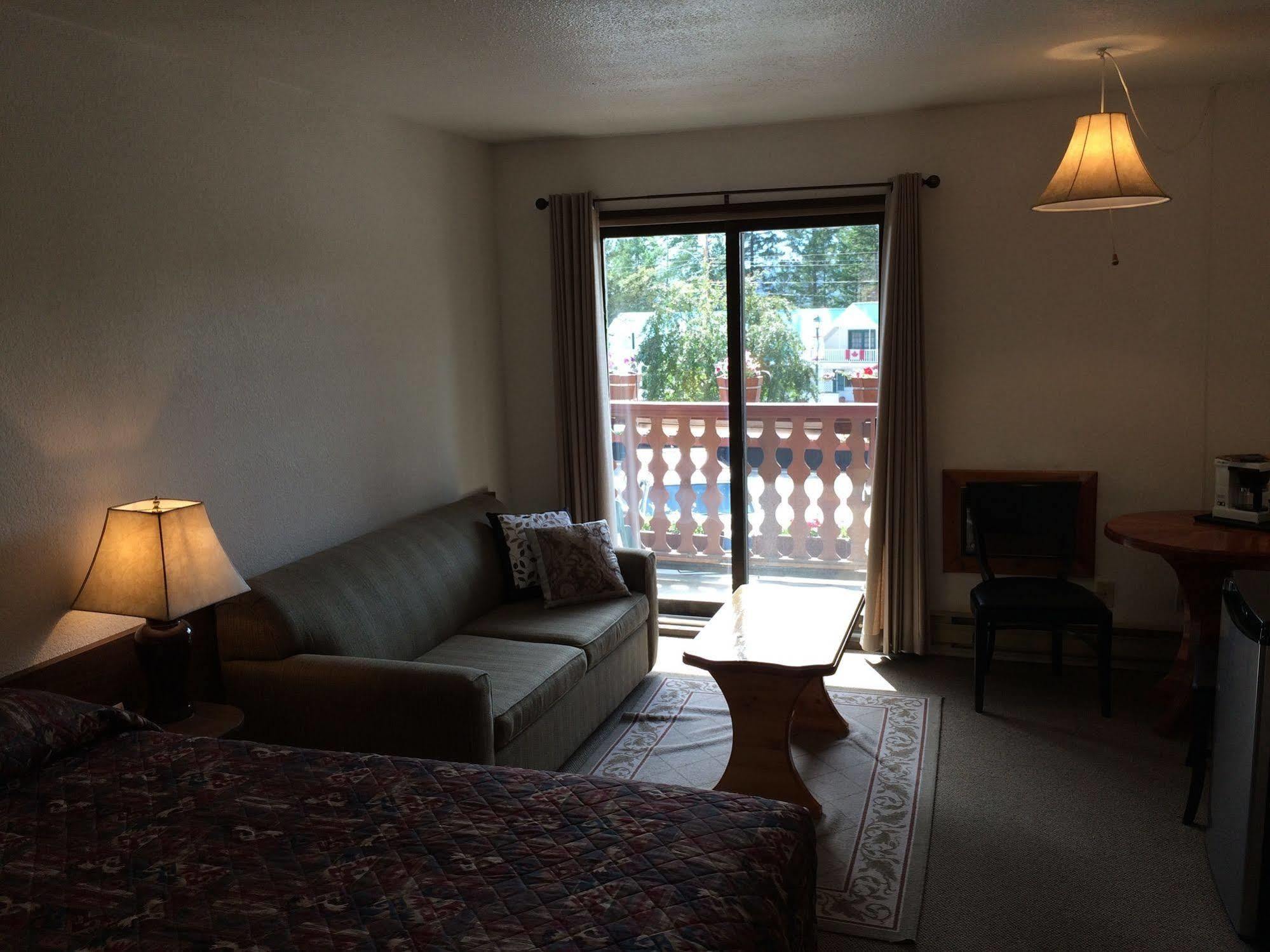 Alpen Motel Radium Hot Springs Dış mekan fotoğraf