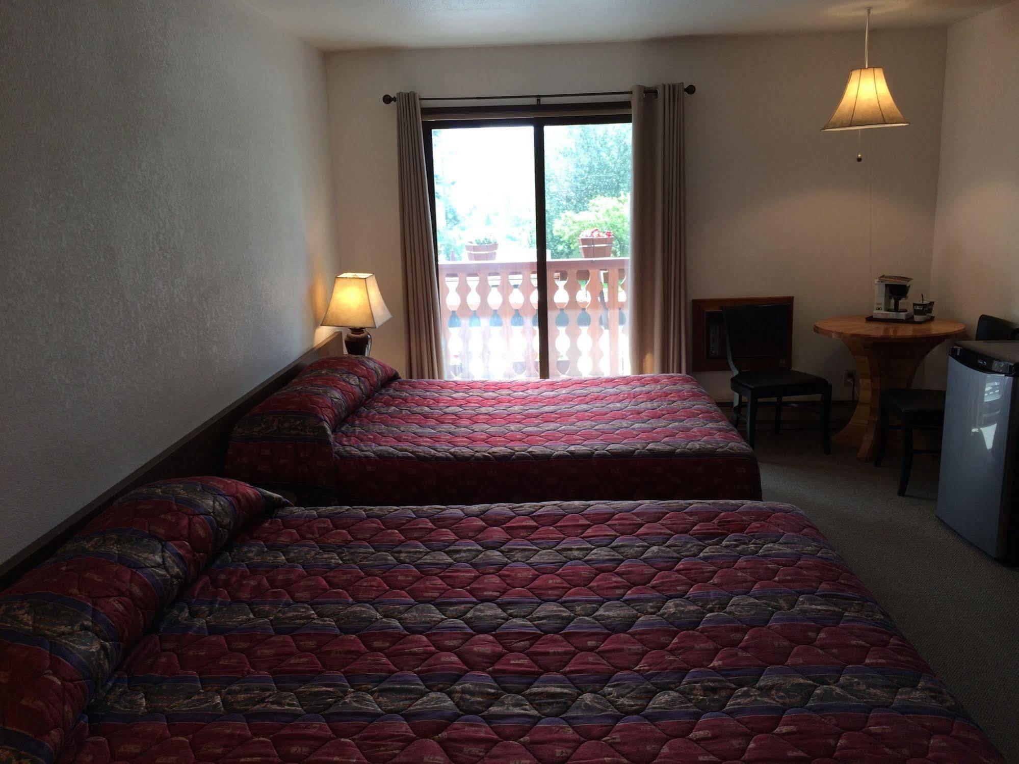 Alpen Motel Radium Hot Springs Dış mekan fotoğraf