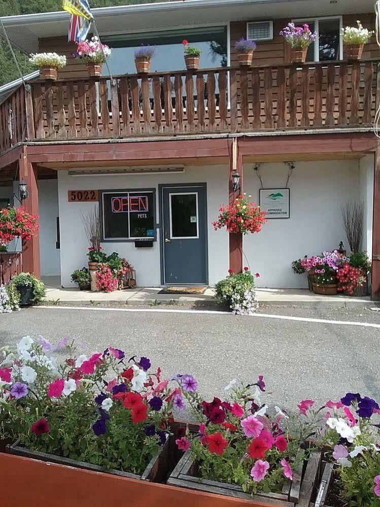 Alpen Motel Radium Hot Springs Dış mekan fotoğraf